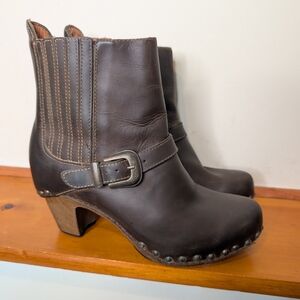 Dansko Brown Leather Heeled Clog Boots Size 38 Womens Ankle Boots Buckle